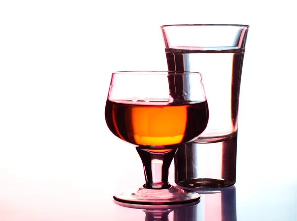 Skott av vodka och whisky i club ljus — Stockfoto