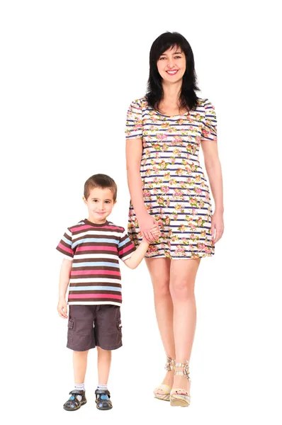 Madre e figlio che camminano in abiti estivi — Foto Stock