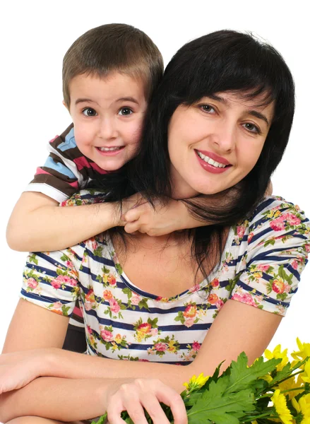 Портрет матери и сына с цветами — стоковое фото