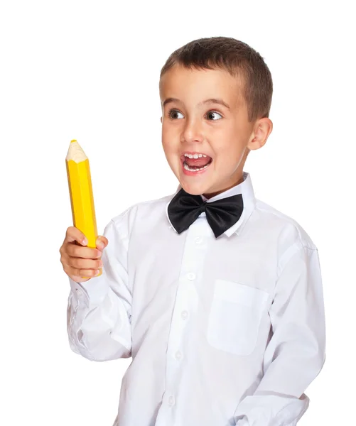 Щасливий елементарний студент з жовтими ручками — стокове фото