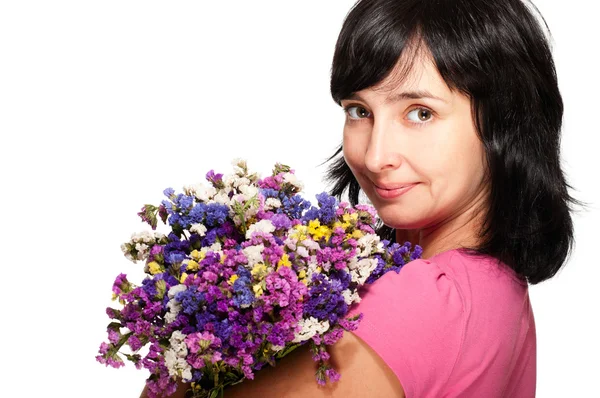 Retrato de mulher com buquê de flores de campo — Fotografia de Stock