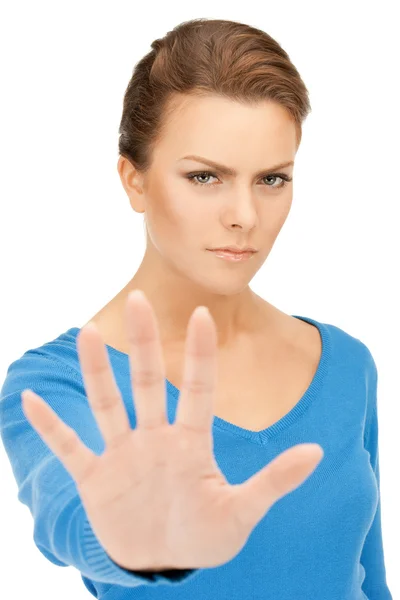 Женщина делает жест стоп — стоковое фото