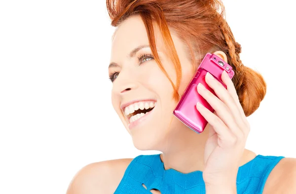 ピンクの電話との幸せな女 — ストック写真