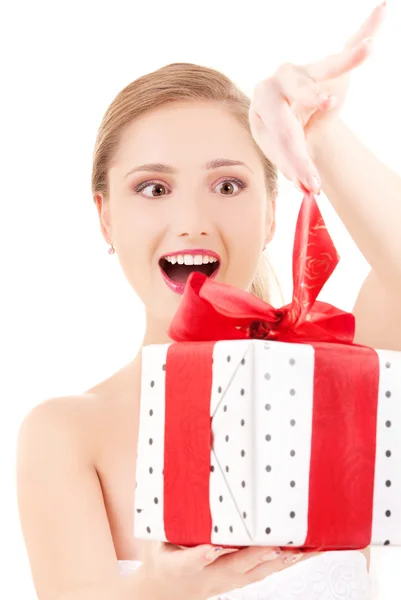 Счастливая девушка с коробкой подарков Стоковая Картинка