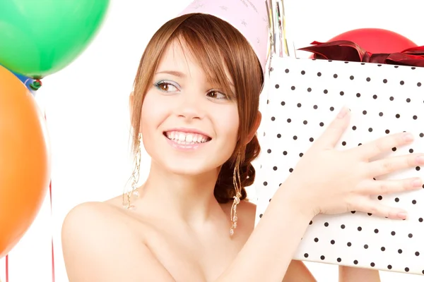 Chica de fiesta con globos y caja de regalo Fotos de stock