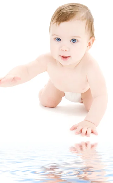 クロールの赤ちゃんの男の子 — ストック写真