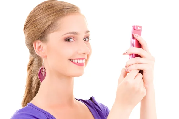 Gelukkig tienermeisje met mobiele telefoon — Stockfoto