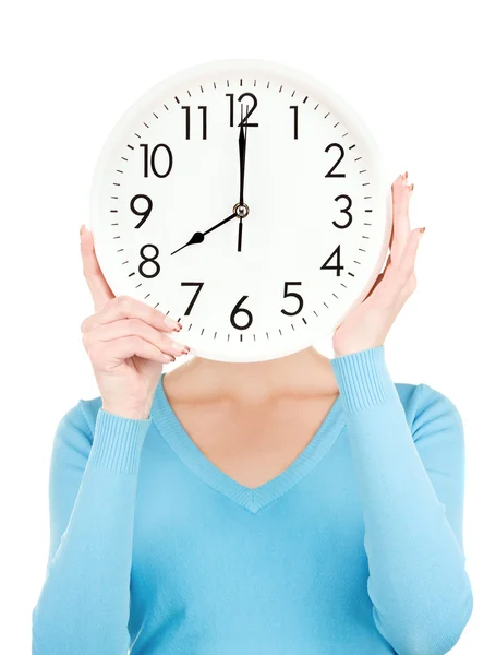 Kadın yüzünü kaplayan büyük saat ile — Stok fotoğraf
