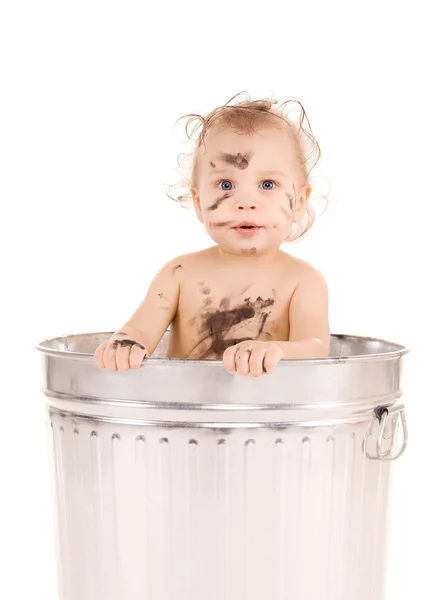 Μωρό σε δοχείο απορριμμάτων — Φωτογραφία Αρχείου