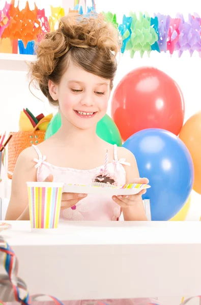 Festa menina com bolo — Fotografia de Stock