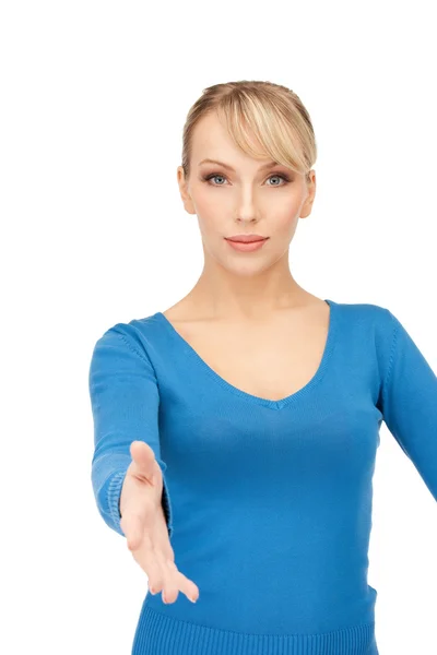 Женщина с открытой рукой, готовая к рукопожатию — стоковое фото