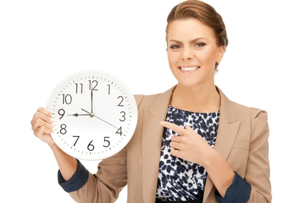 Жінка тримає великий годинник — стокове фото
