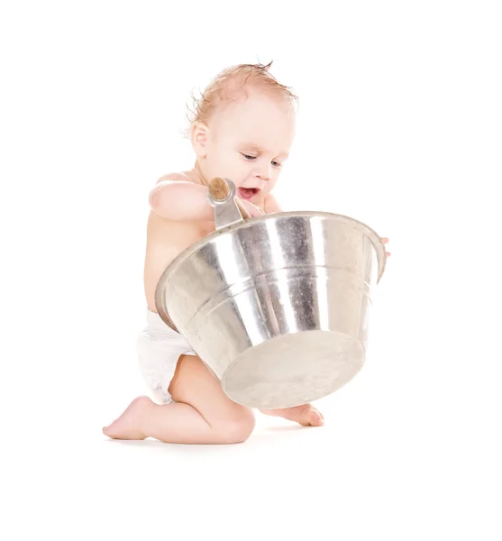 Erkek bebek yıkama küvet ile — Stok fotoğraf