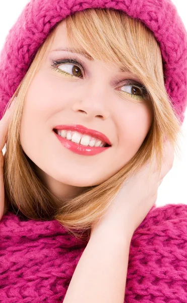 Glückliches Teenager-Mädchen mit Hut — Stockfoto