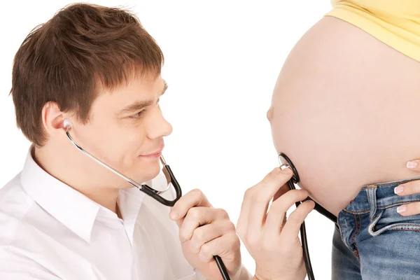 医生和孕妇的肚子 — 图库照片