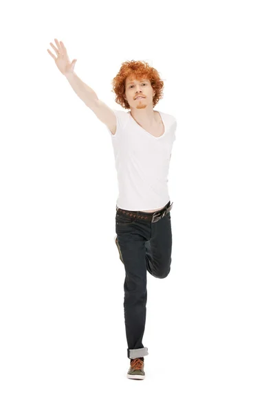 Beyaz tişörtlü adam atlama — Stok fotoğraf