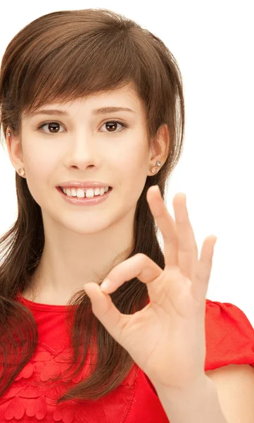Muchacha adolescente encantadora mostrando signo ok — Foto de Stock