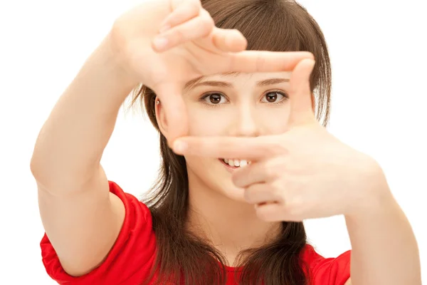 Menina adolescente criando uma moldura com os dedos Imagens Royalty-Free