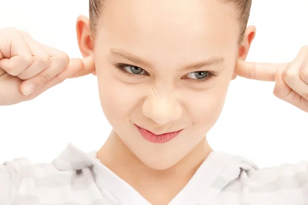 Parmaklarını kulaklarına ile genç kız — Stok fotoğraf