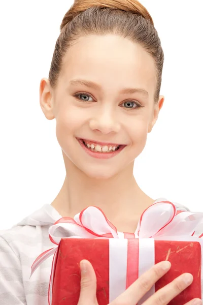선물 상자와 함께 행복 한 십 대 소녀 — 스톡 사진