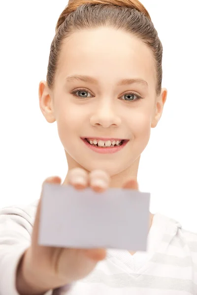 Девушка-подросток с визиткой — стоковое фото