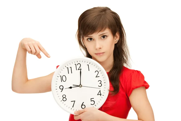 Nastoletnia dziewczynka gospodarstwa duży zegar — Zdjęcie stockowe