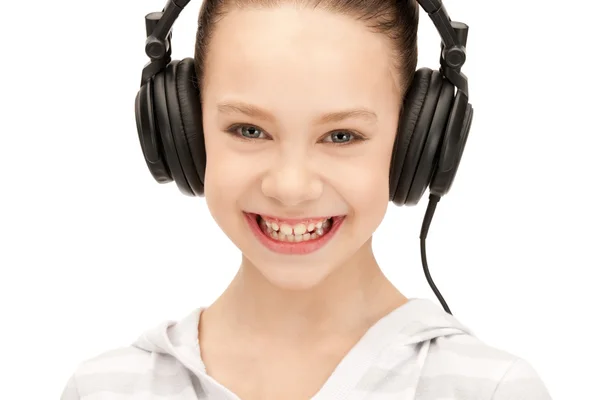 Gelukkig tienermeisje in grote hoofdtelefoon — Stockfoto