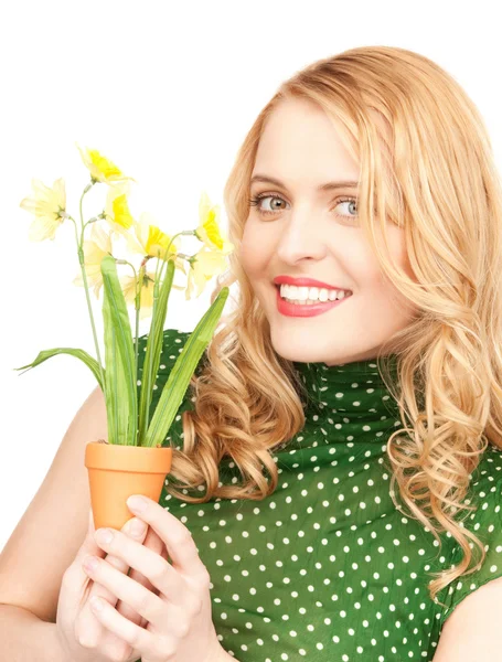 Prachtige huisvrouw met bloem — Stockfoto