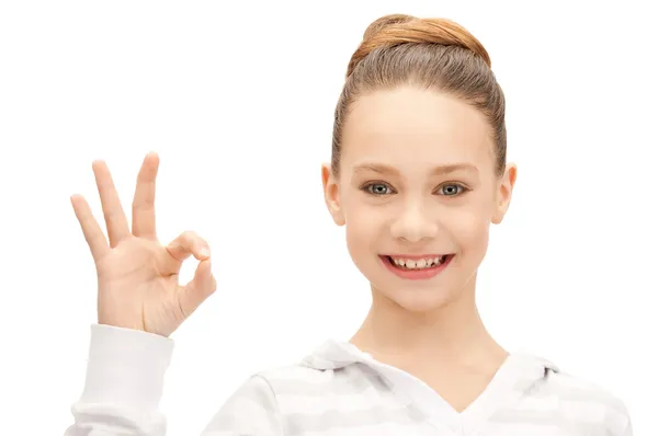 Schöne Teenager Mädchen zeigt ok Zeichen — Stockfoto