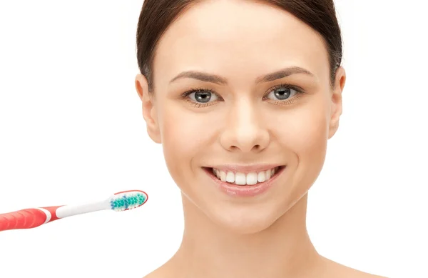 Vacker kvinna med tandborste — Stockfoto