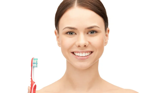 Красивая женщина с зубной щеткой — стоковое фото