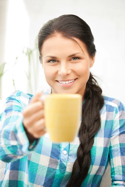 Lovely housewife with mug — Stock Photo, Image
