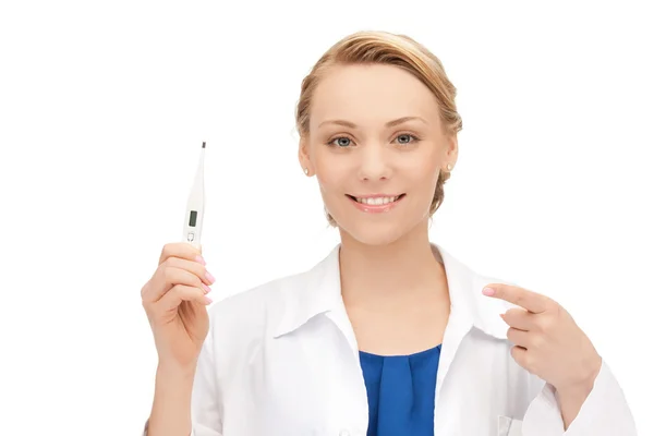 Attraente medico femminile con termometro — Foto Stock