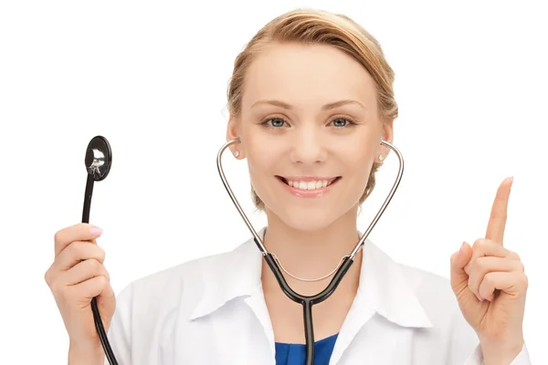 Attraktiva kvinnliga läkare med stetoskop — Stockfoto