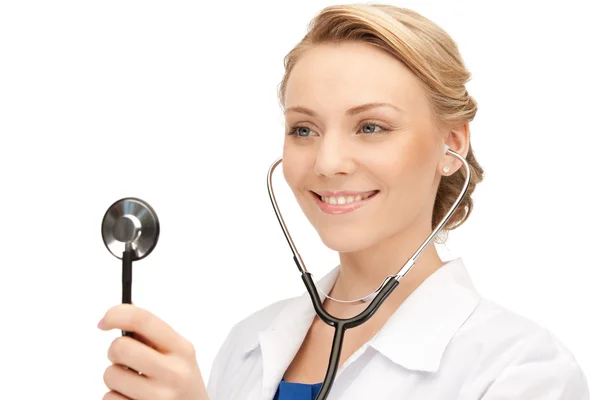 Atractiva doctora con estetoscopio —  Fotos de Stock