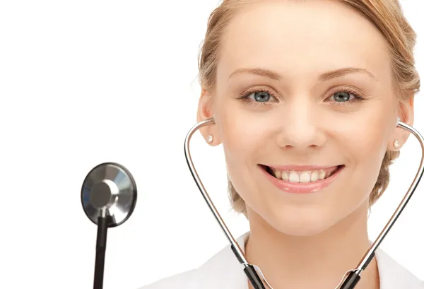 聴診器で魅力的な女医 — ストック写真