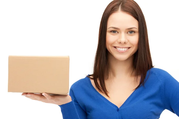 Привлекательная деловая женщина с картонной коробкой — стоковое фото