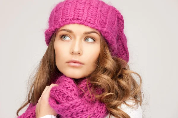 Kış şapkalı güzel kadın — Stok fotoğraf