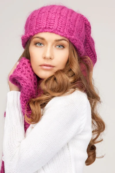 美丽的女人在冬天帽子 — 图库照片