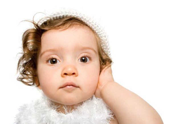 Meisje van de baby in witte jurk en hoed, geïsoleerd — Stockfoto