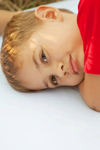 Retrato de un niño considerado — Foto de Stock