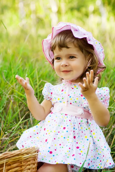 Little girl in the outdoor — Stock Photo, Image