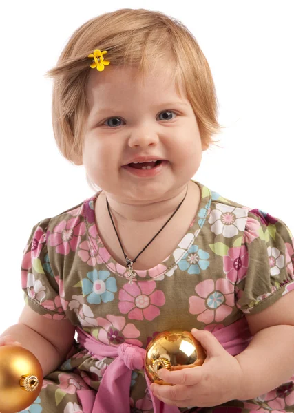 Sorridente menina segurando bolas de Natal — Fotografia de Stock