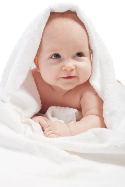 婴儿躺在毛巾上 — 图库照片