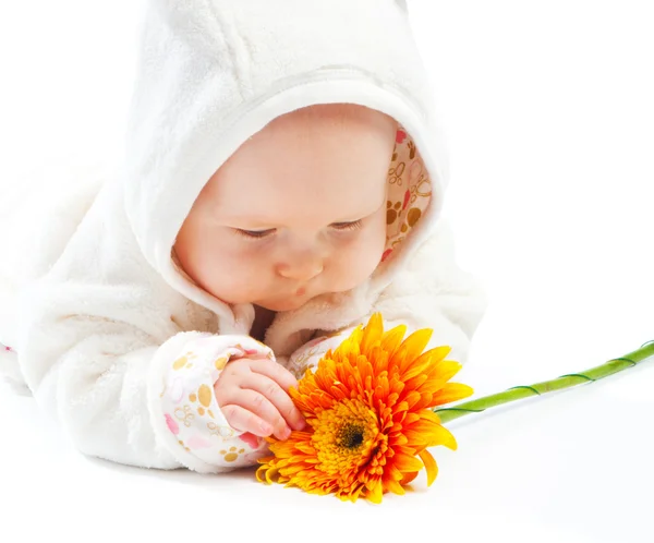 Ребенок с цветком — стоковое фото