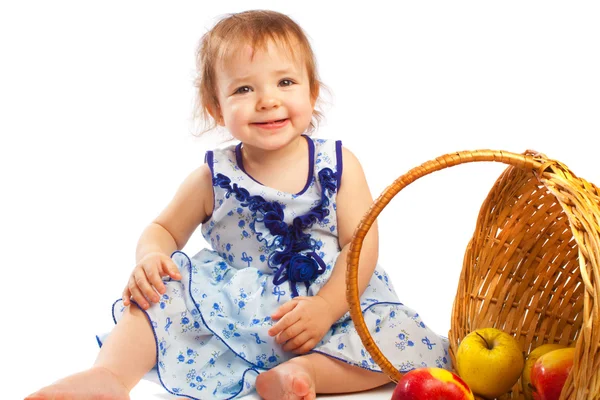 幸せな幼児とフルーツ — ストック写真