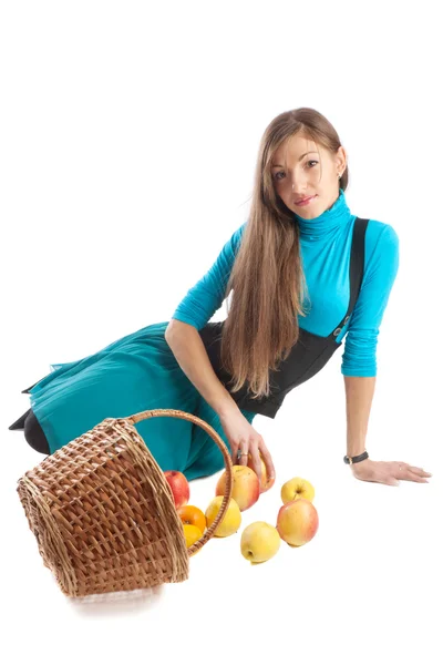 Brunette and basket with apples — Stock Photo, Image