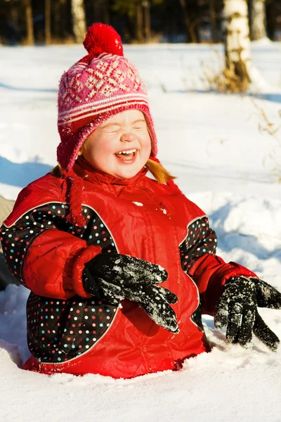 Ragazza ridente nella neve — Foto Stock
