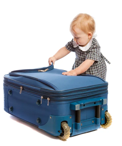Baby opens suitcase — Stok fotoğraf