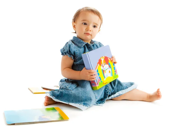 本と幼児 — ストック写真